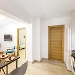 C-premium Apts 100m From And Centre