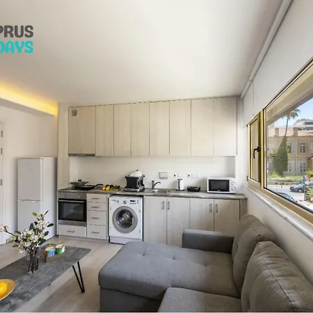C-premium Apts 100m From And Centre ラルナカ
