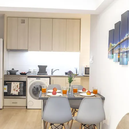 C-premium Apts 100m From And Centre *