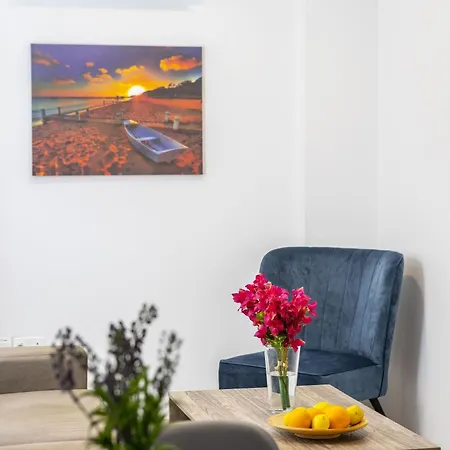 C-premium Apts 100m From And Centre דירה *