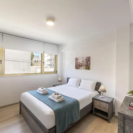 C-premium Apts 100m From And Centre 라르나카