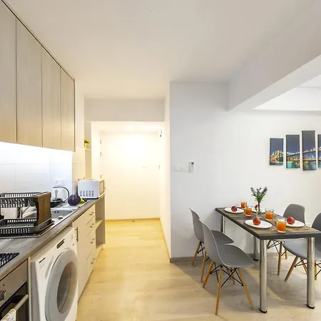 C-premium Apts 100m From And Centre * 라르나카