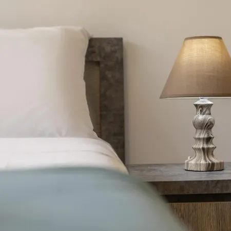 C-premium Apts 100m From And Centre דירה *