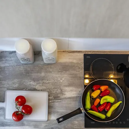 C-premium Apts 100m From And Centre דירה *