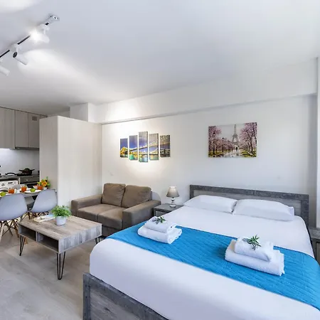 C-premium Apts 100m From And Centre דירה לרנקה