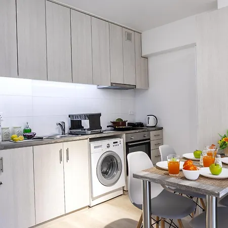 C-premium Apts 100m From And Centre