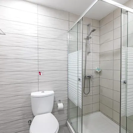 C-premium Apts 100m From And Centre 라르나카