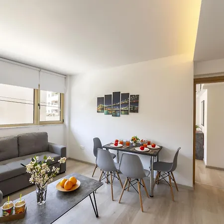 C-premium Apts 100m From And Centre דירה לרנקה