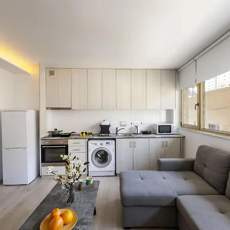 C-premium Apts 100m From And Centre