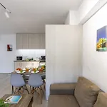 C-premium Apts 100m From And Centre *