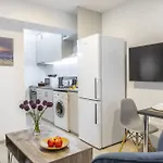 C-premium Apts 100m From And Centre 公寓 拉纳卡