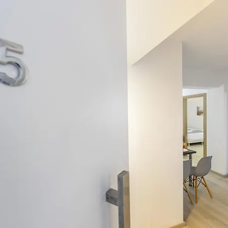 Apartment C-premium Apts 100m From And Centre
