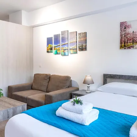 C-premium Apts 100m From And Centre Apartment *