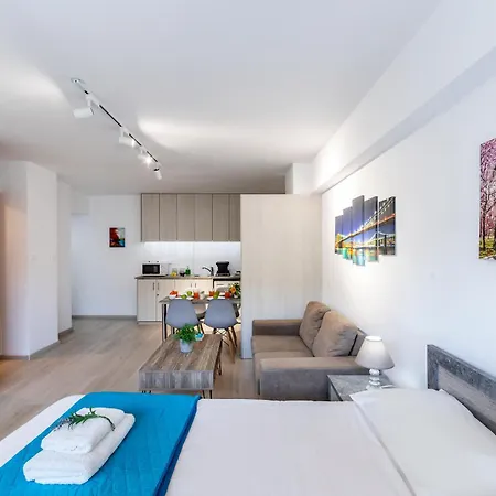 C-premium Apts 100m From And Centre Apartment