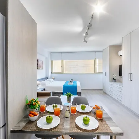 C-premium Apts 100m From And Centre Apartment *