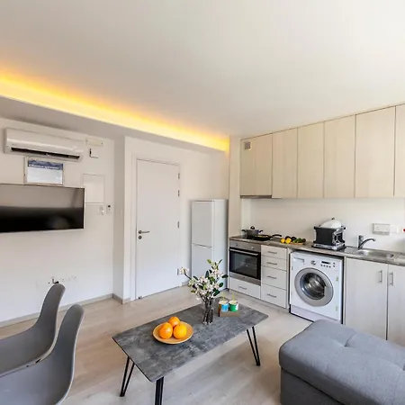 C-premium Apts 100m From And Centre