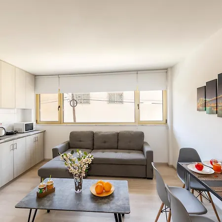 C-premium Apts 100m From And Centre Larnaca