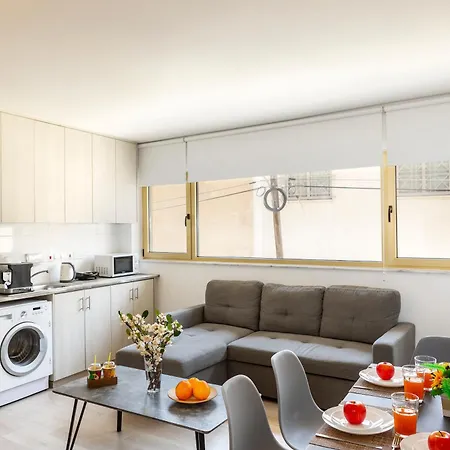 C-premium Apts 100m From And Centre