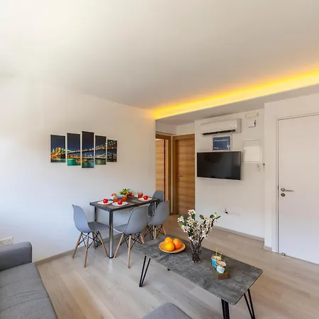 C-premium Apts 100m From And Centre Apartment *