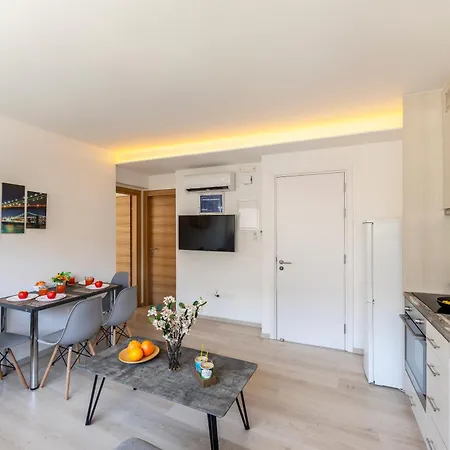 C-premium Apts 100m From And Centre *