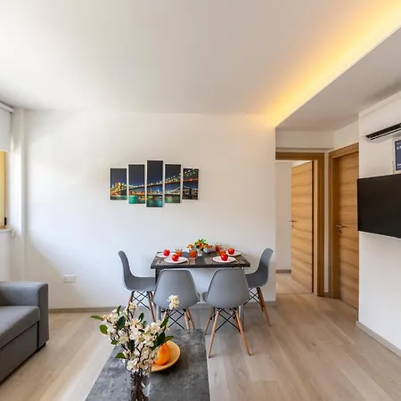 C-premium Apts 100m From And Centre *