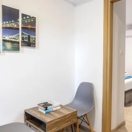 C-premium Apts 100m From And Centre