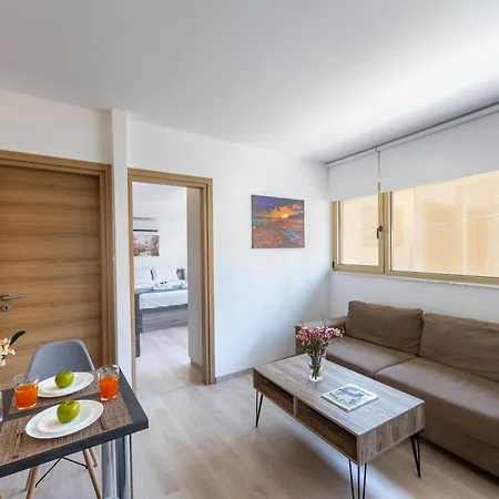 C-premium Apts 100m From And Centre * Larnaca