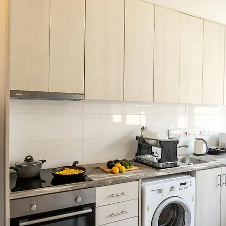 C-premium Apts 100m From And Centre *