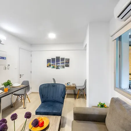 C-premium Apts 100m From And Centre Apartment *