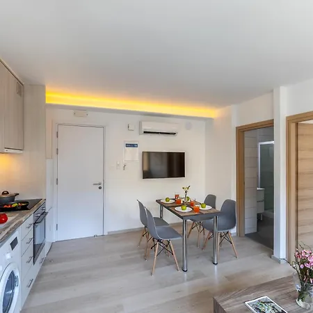C-premium Apts 100m From And Centre *