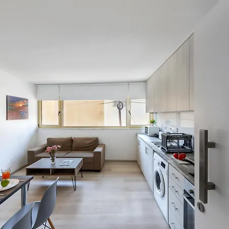 C-premium Apts 100m From And Centre * Larnaca
