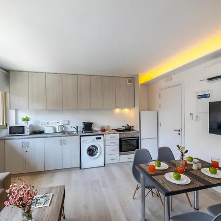 C-premium Apts 100m From And Centre * Larnaca