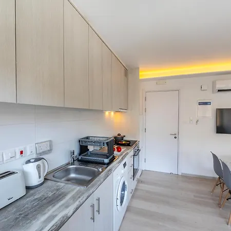 C-premium Apts 100m From And Centre Larnaca