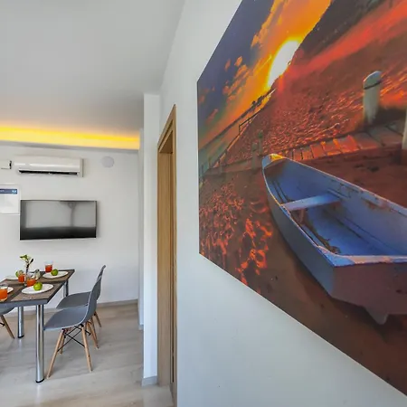 C-premium Apts 100m From And Centre Apartment *