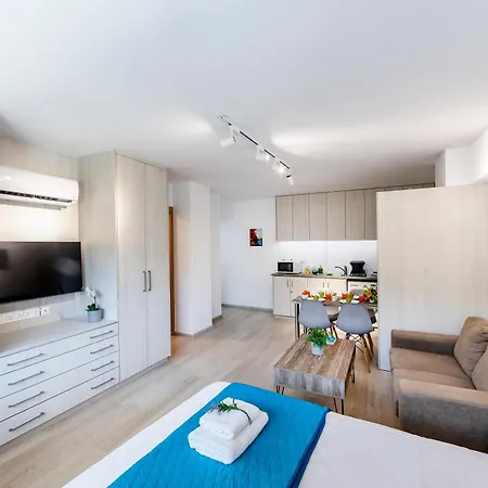 C-premium Apts 100m From And Centre Larnaca
