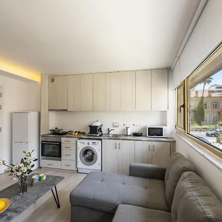 C-premium Apts 100m From And Centre *