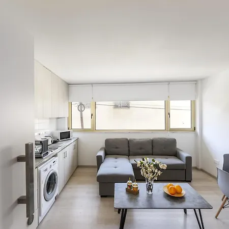 C-premium Apts 100m From And Centre לרנקה