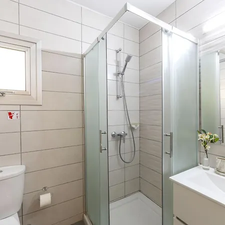 C-premium Apts 100m From And Centre *