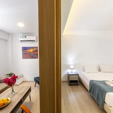 C-premium Apts 100m From And Centre דירה *