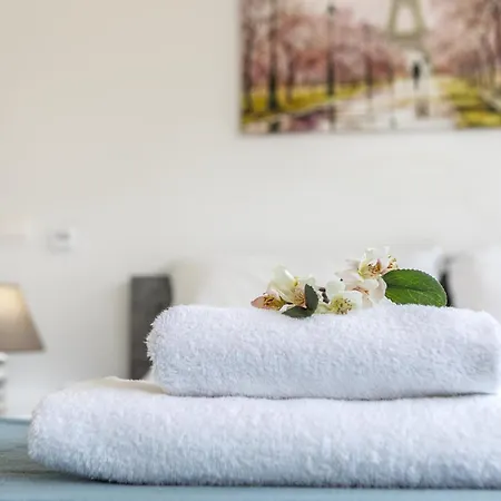 C-premium Apts 100m From And Centre Λάρνακα