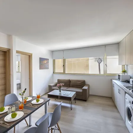 C-premium Apts 100m From And Centre לרנקה