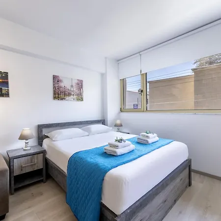 C-premium Apts 100m From And Centre *