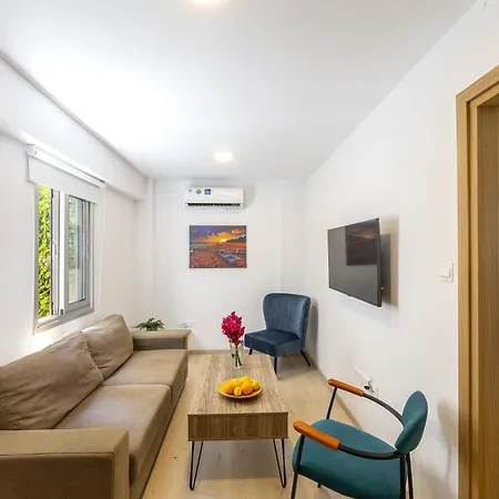 C-premium Apts 100m From And Centre *