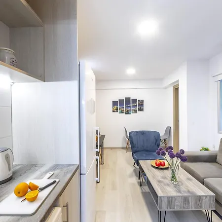 C-premium Apts 100m From And Centre