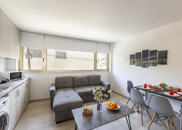 C-premium Apts 100m From And Centre