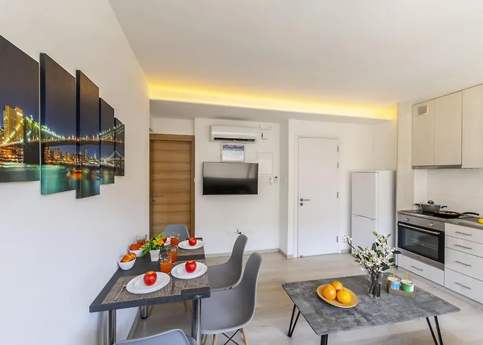 C-premium Apts 100m From And Centre