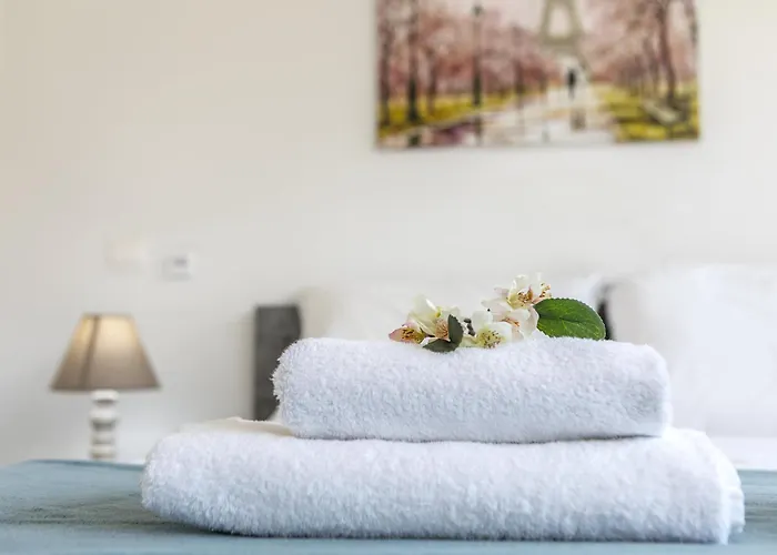 C-premium Apts 100m From And Centre ラルナカ