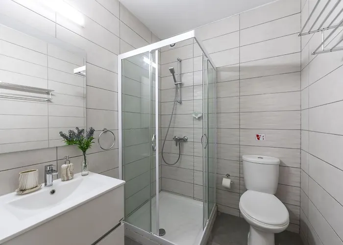 C-premium Apts 100m From And Centre アパート *