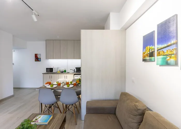 C-premium Apts 100m From And Centre *