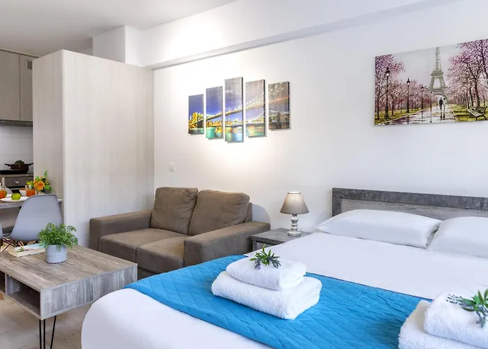 C-premium Apts 100m From And Centre ラルナカ